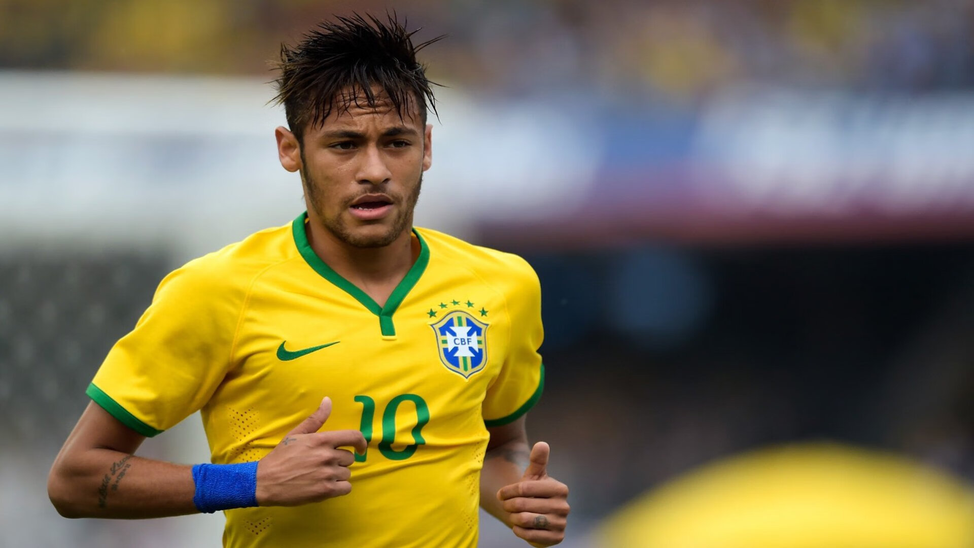 卡普尔凭借超高的竞技状态，帮助袋鼠队在比赛中屡屡得分，卡尔美袋鼠皮足球鞋