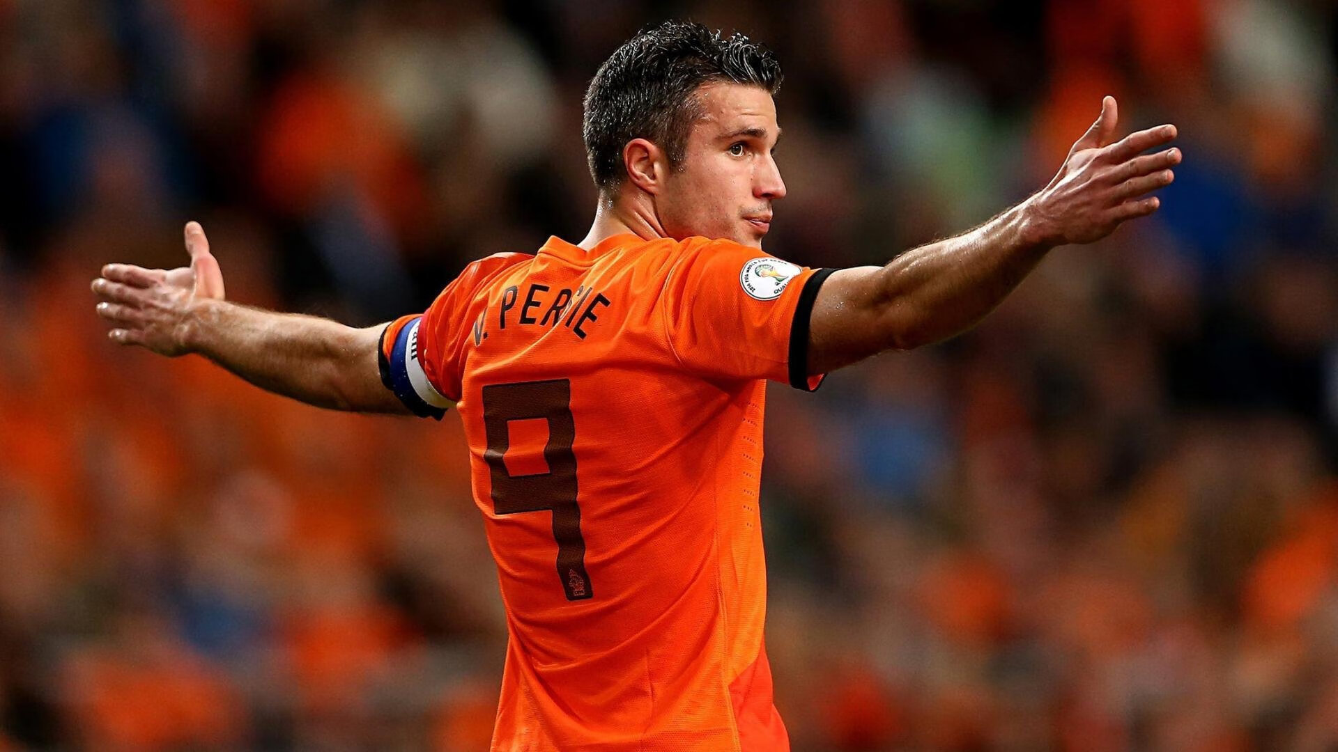 九游体育网站-记者会现场气氛紧张主教练回应关键问题言辞谨慎，记者会主持人