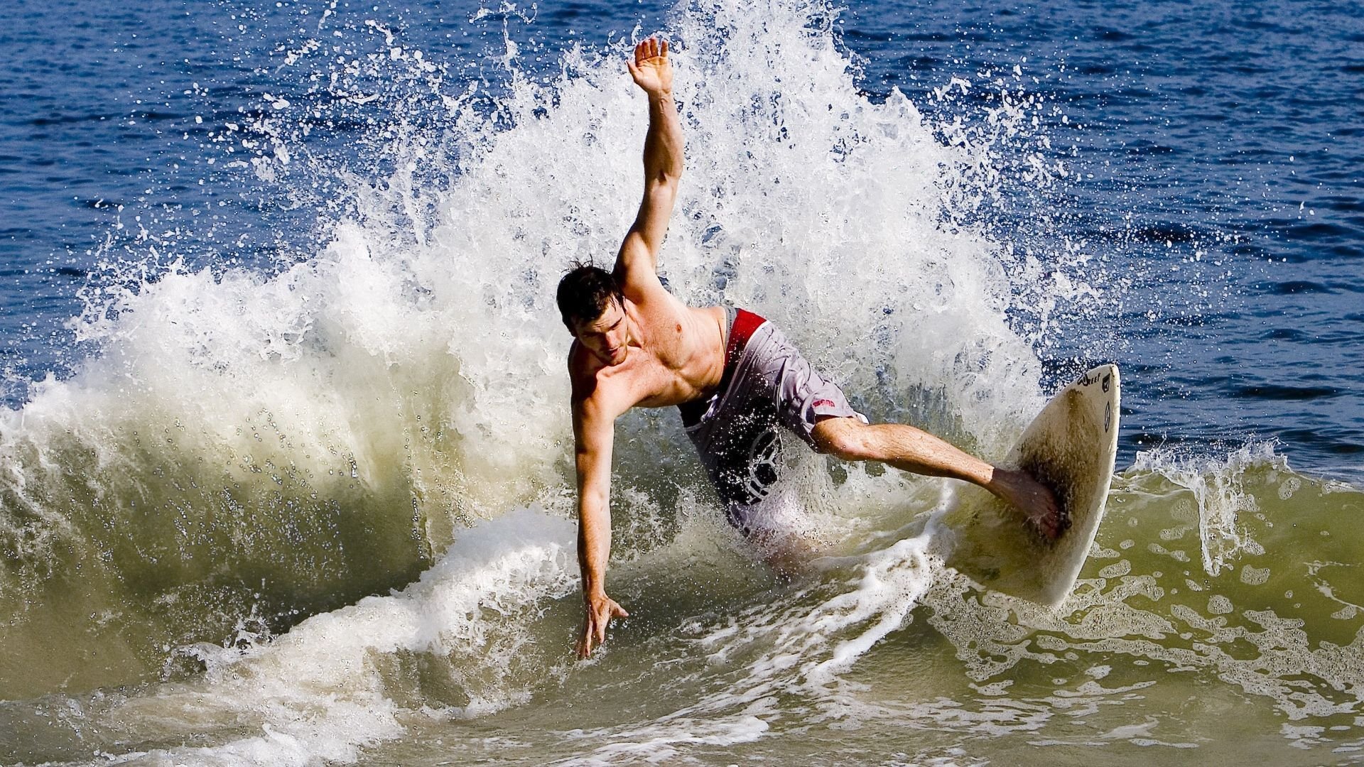 赛事平台引入虚拟现实体验为观众带来沉浸式观赛新体验，虚拟现实比赛